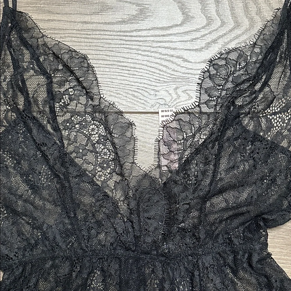 Victoria Secret Black Lace V-Back One Piece Bodysuit Romper‎ Size Small
